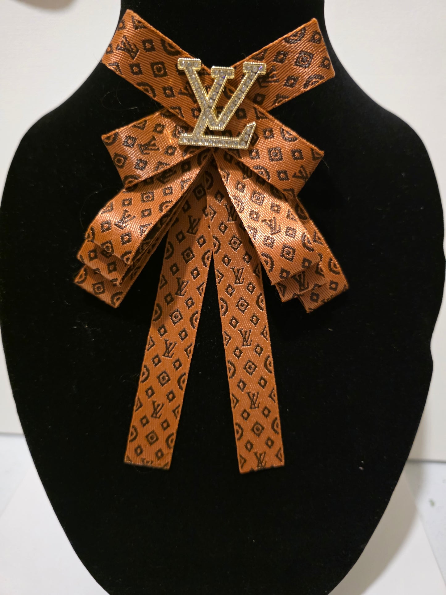 Necktie pin