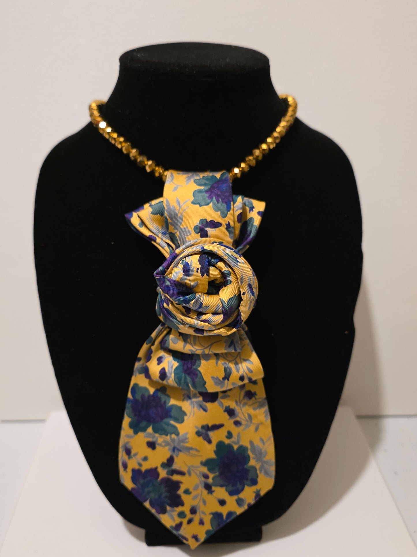 Necktie necklace