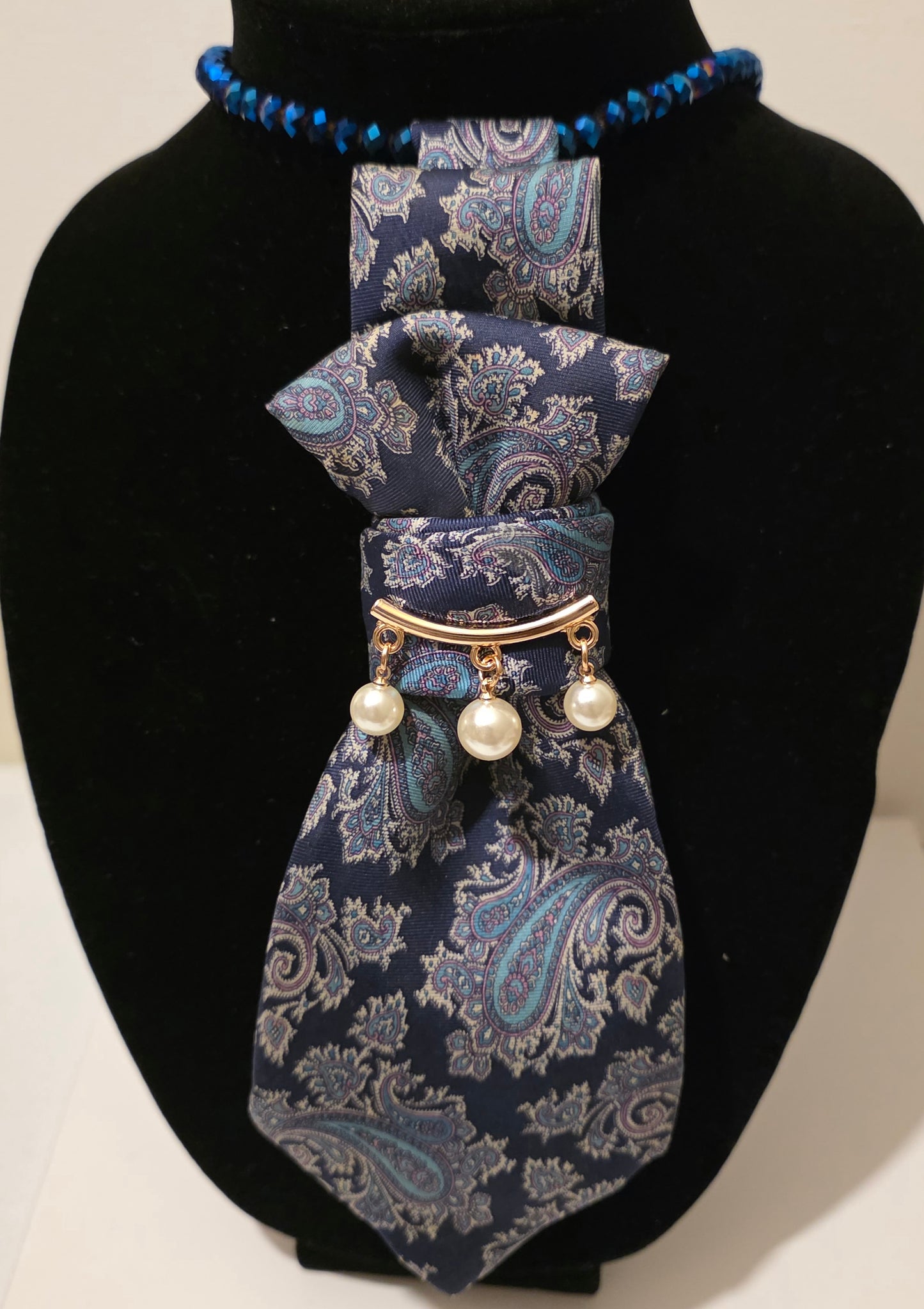 Necktie necklace